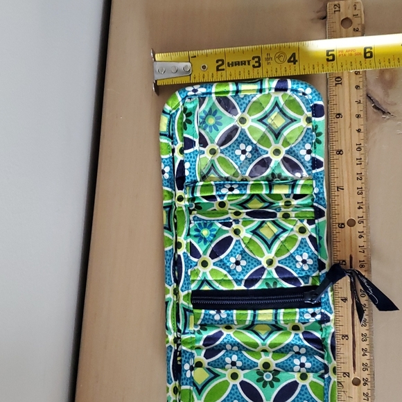 Vera Bradley Retired Daisy Daisy Quilted Floral Trifold Wallet - Picture 9 of 9